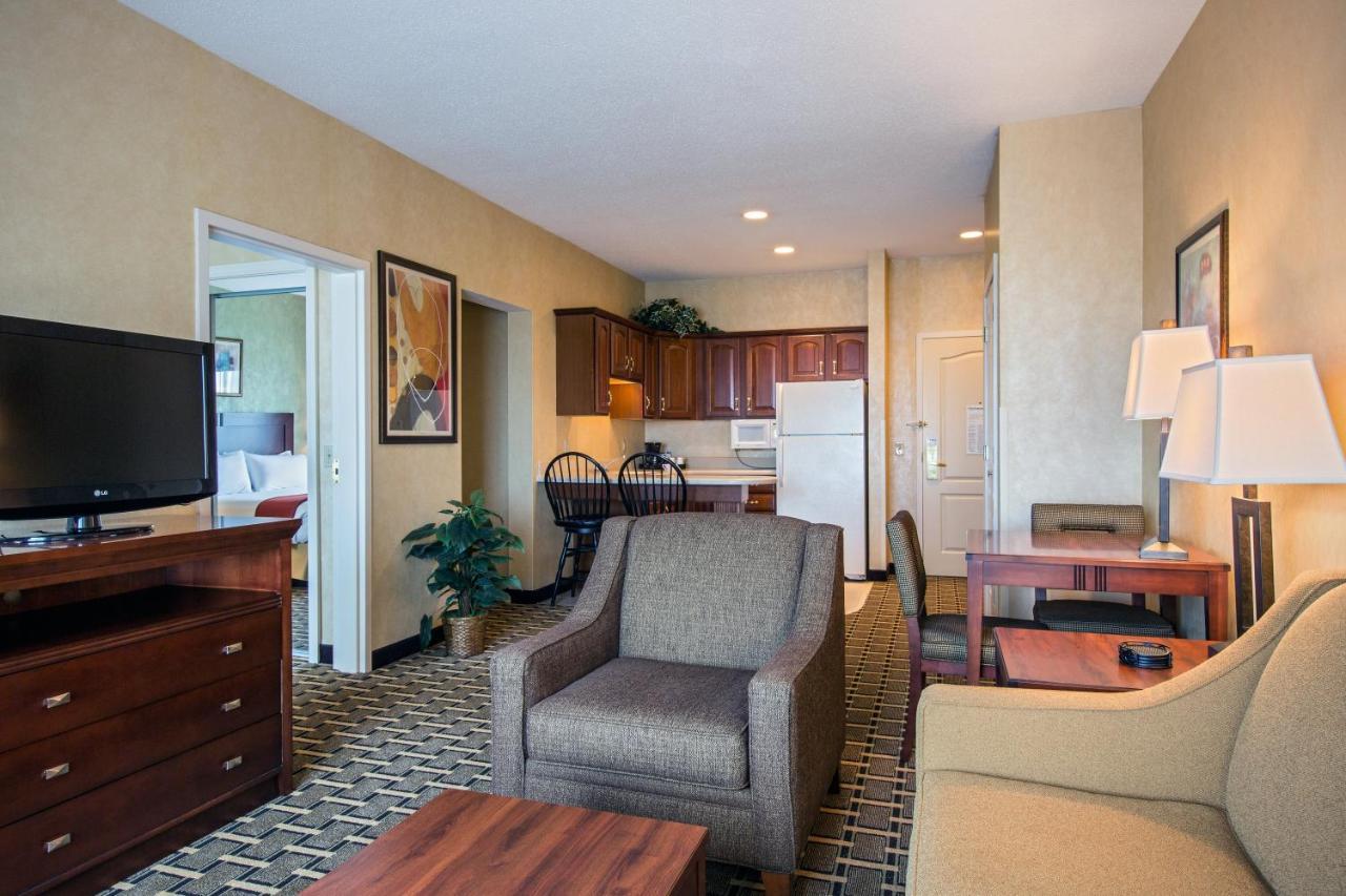 Holiday Inn Express Hotel & Suites Youngstown North-Warren/Niles By Ihg Bagian luar foto