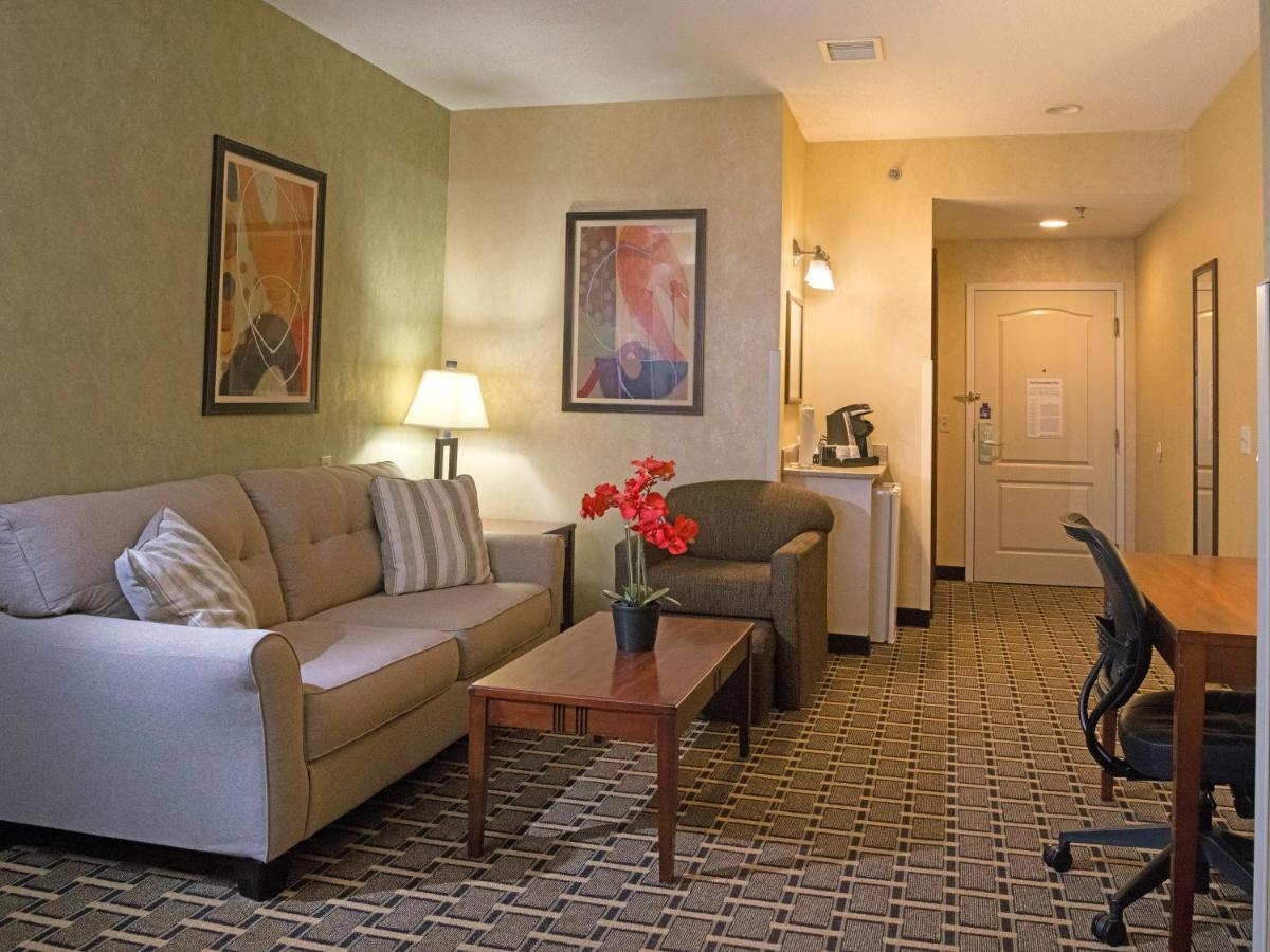 Holiday Inn Express Hotel & Suites Youngstown North-Warren/Niles By Ihg Bagian luar foto