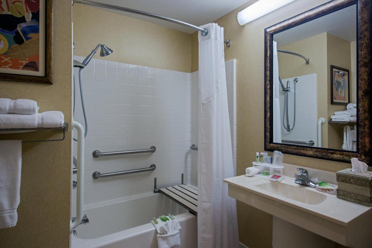 Holiday Inn Express Hotel & Suites Youngstown North-Warren/Niles By Ihg Bagian luar foto