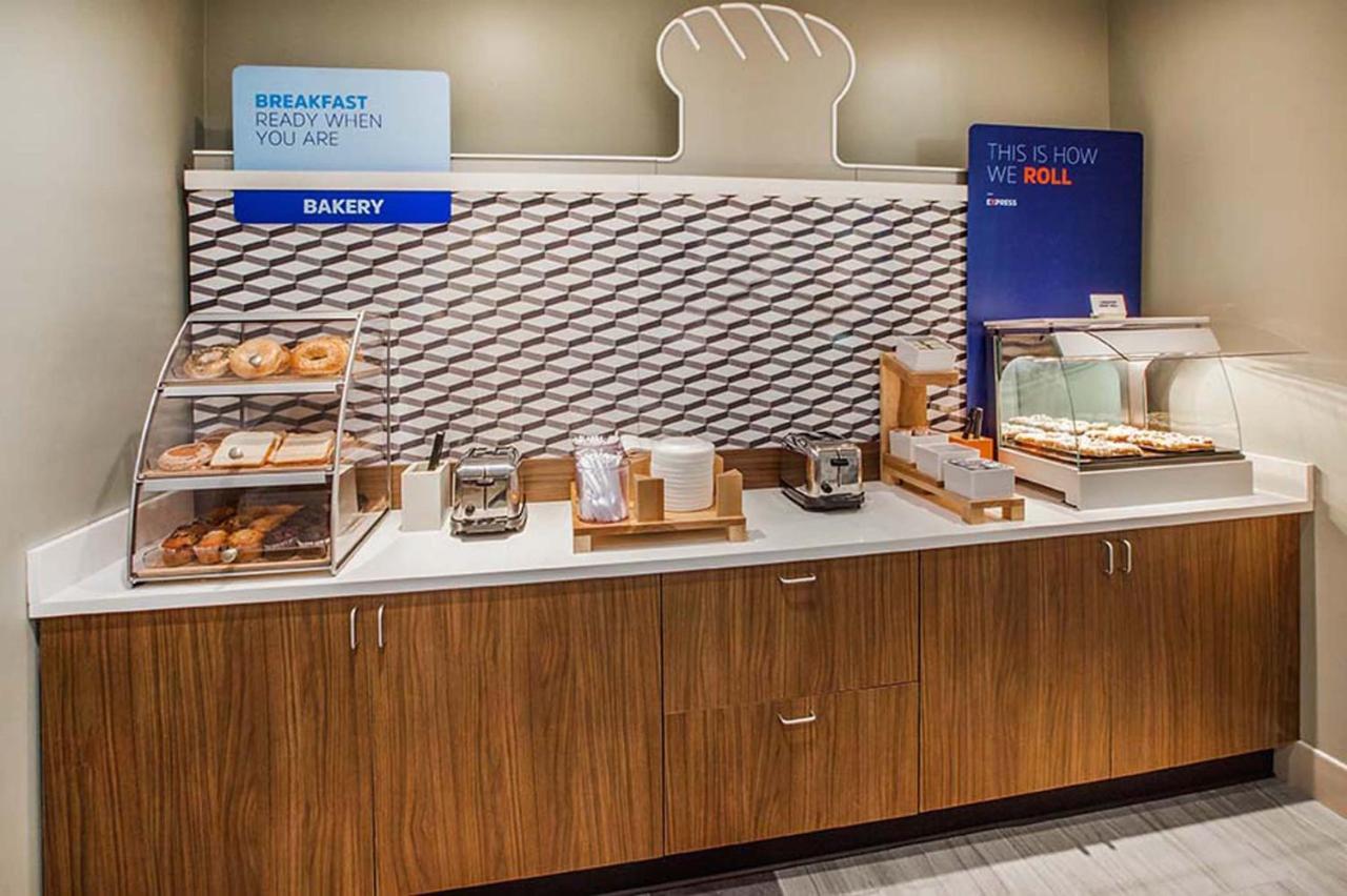 Holiday Inn Express Hotel & Suites Youngstown North-Warren/Niles By Ihg Bagian luar foto